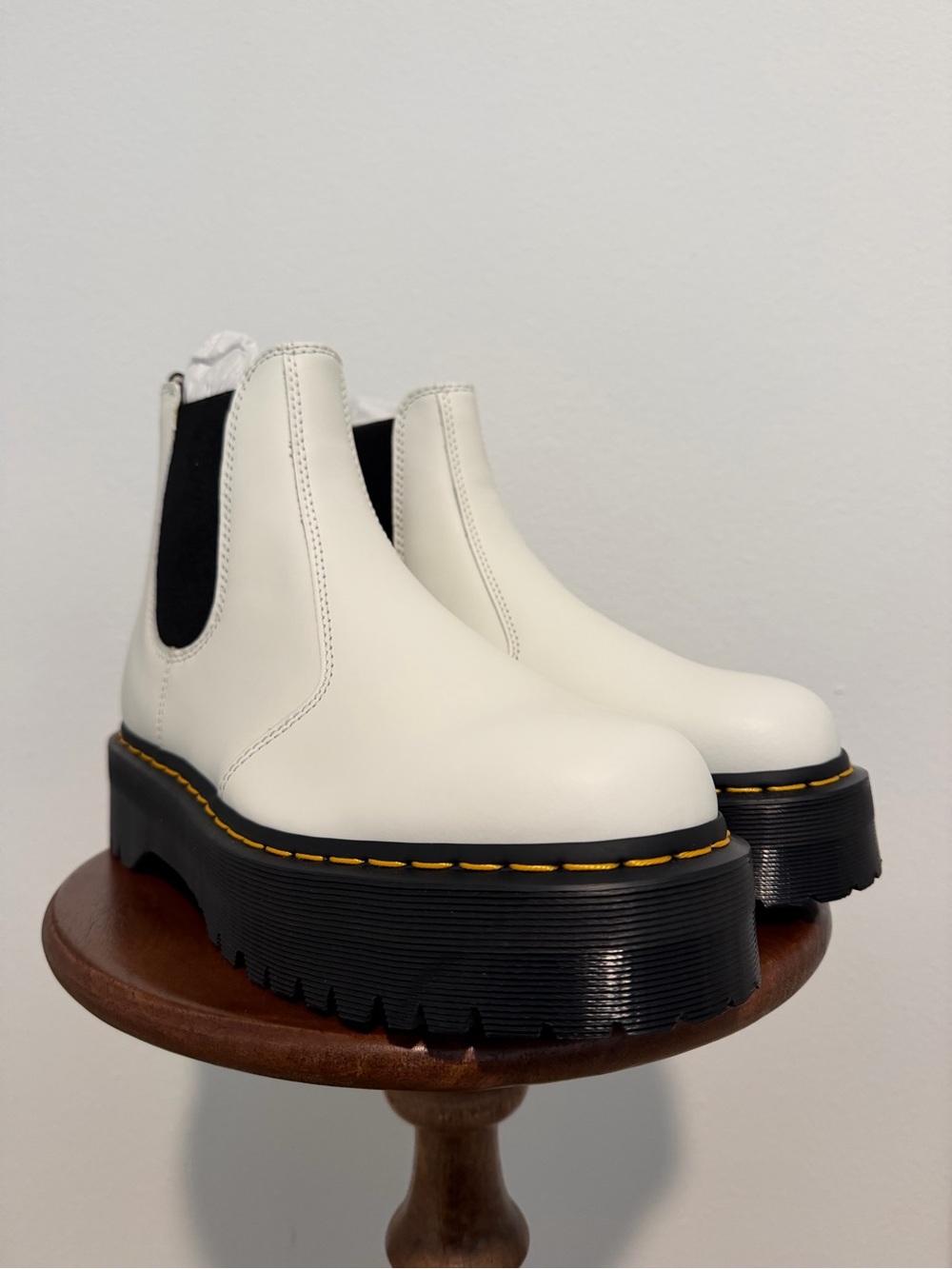 DR. MARTENS 2976 QUAD PLATFORM CHELSEA BOOTS WHITE WOMENS 11 MENS 10 NEW UNISEX